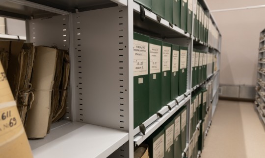 Стеллажи стационарные с перфорированным стойками