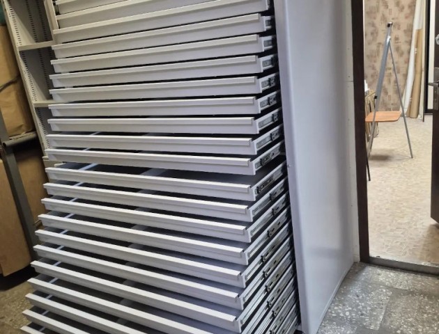 металлический шкаф драйвер для картин